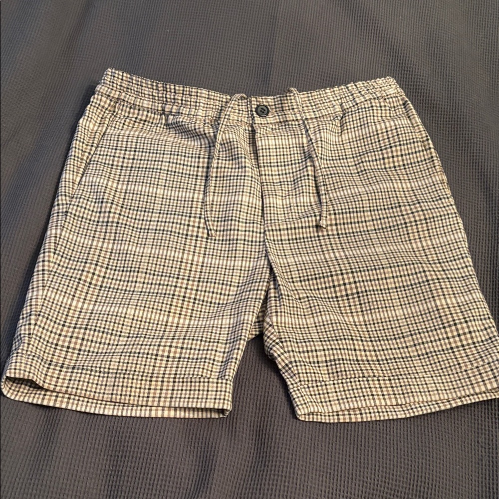 Men’s slim fit plaid draw string cuffed shorts